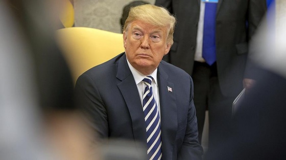 Sokak sanatçısından Trump&#039;ın yıldızına demir parmaklık