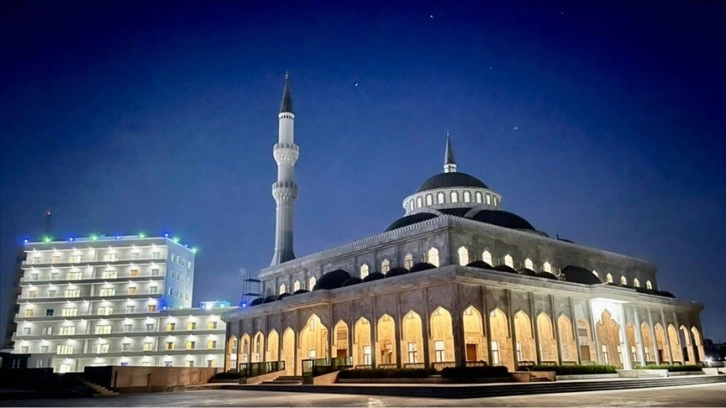 Somali'de Osmanlı mimarisinin izlerini taşıyan cami güzelliğiyle göz dolduruyor
