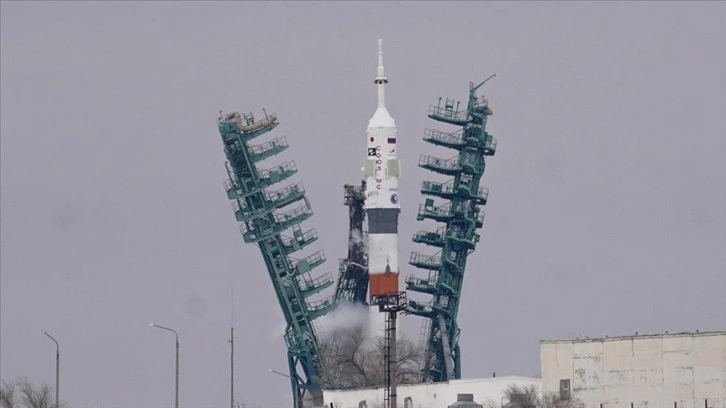 Soyuz MS-22 ile iki Rus ve bir Amerikan astronotu uzaya gönderildi