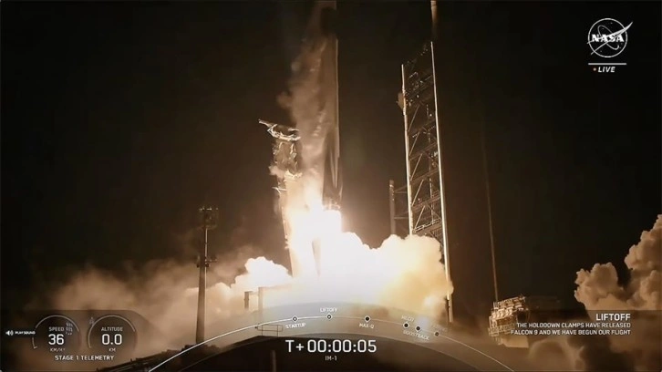 SpaceX, Ay'a iniş için gönderilen 