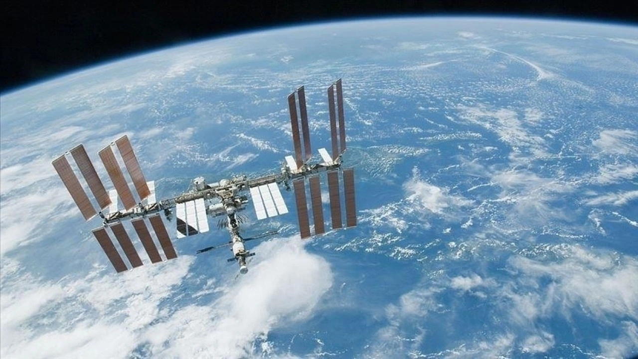 SpaceX'in Dragon kapsülü, Uluslararası Uzay İstasyonunun yörüngesini yükseltmeyi başardı