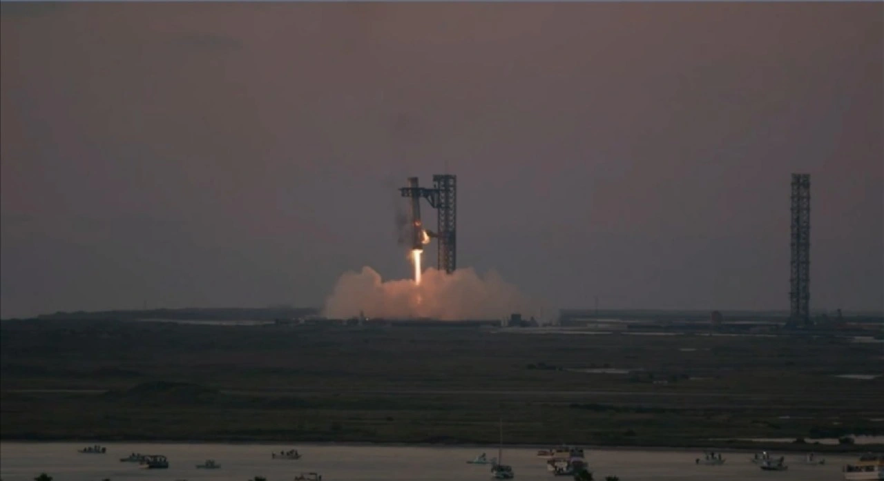 SpaceX'in Starship roketi, 10’uncu test uçuşunu başarıyla tamamladı