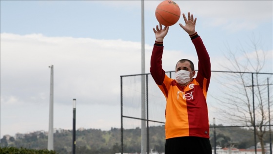 Sporla yüzü gülen zihinsel engelli Mert'in hayali Galatasaraylı futbolcularla tanışmak