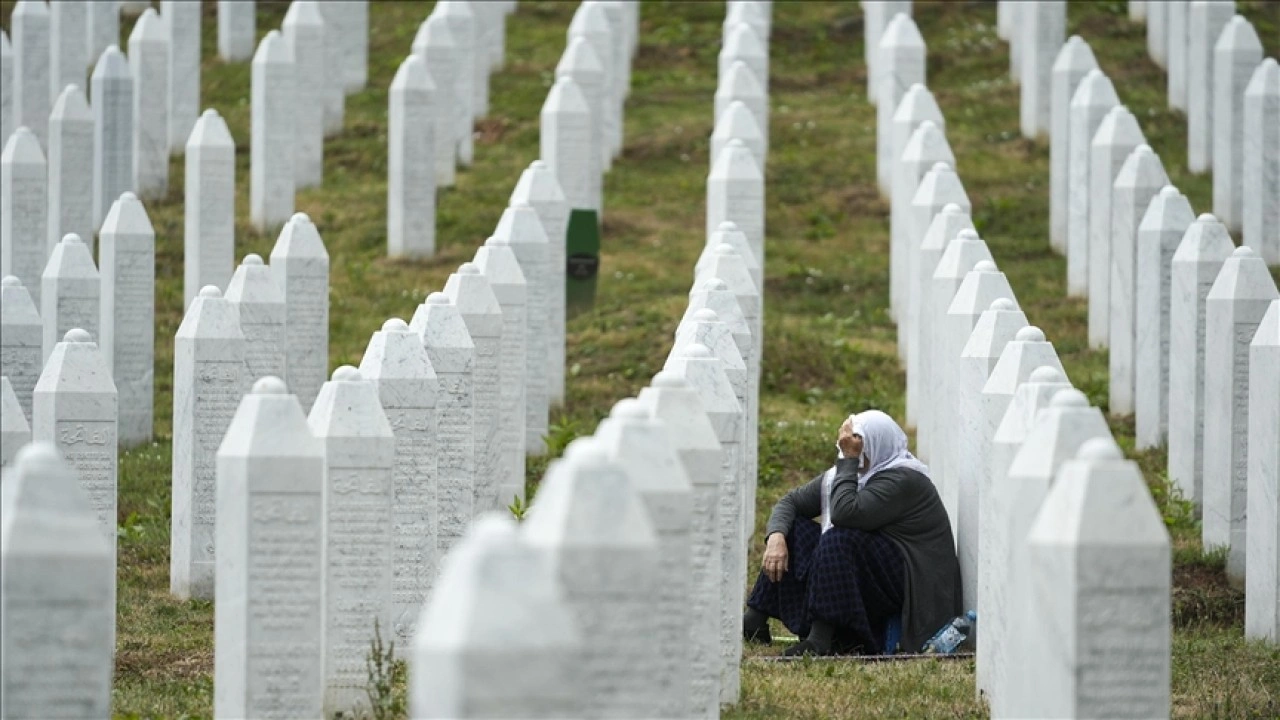 Srebrenitsa Soykırımı'nın 7 kurbanı bugün toprağa verilecek