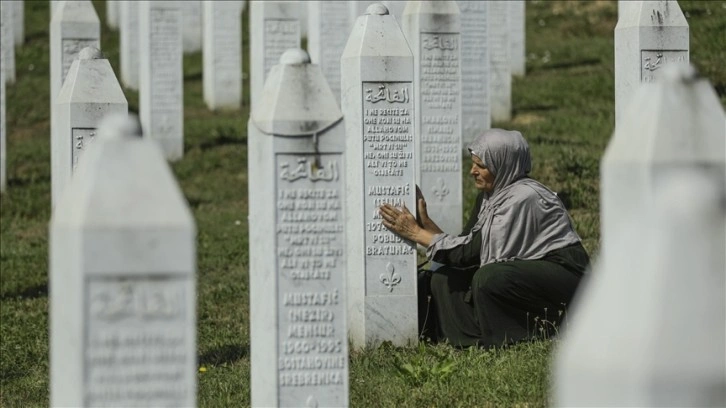 Srebrenitsa'daki soykırımda öldürülenlerin kemik kalıntılarına 85 farklı toplu mezarda ulaşıldı