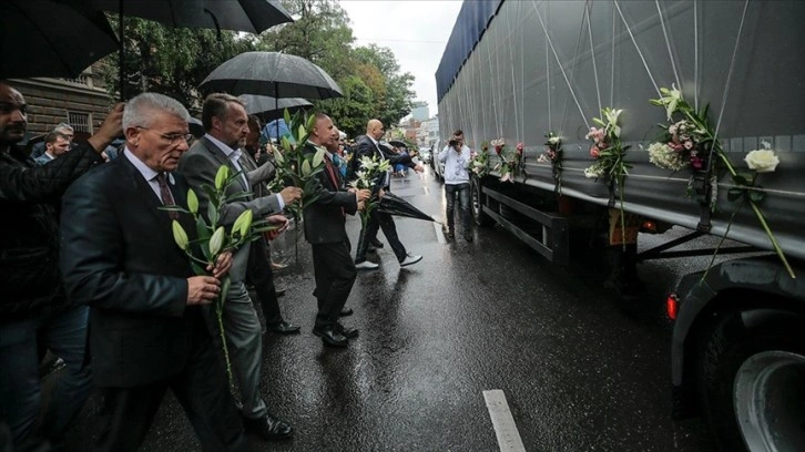 Srebrenitsalı soykırım kurbanlarının cenazeleri, Saraybosna'dan dualarla uğurlandı