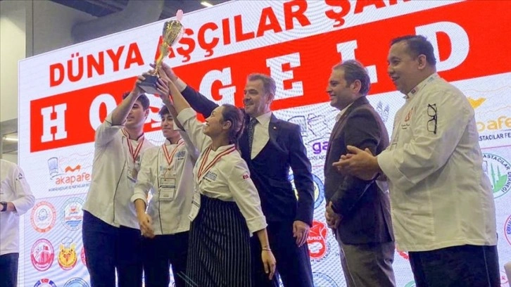 SUBÜ gastronomi öğrencilerinden Dünya Aşçılar Şampiyonası'nda iki madalya