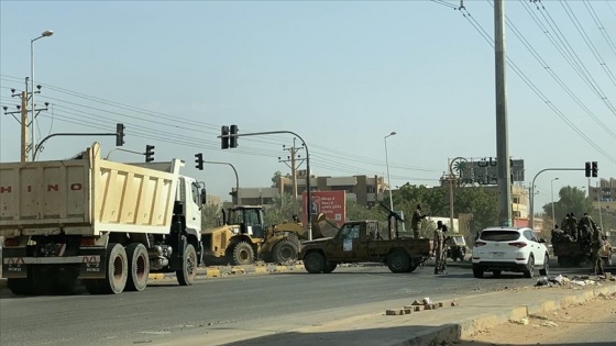 Sudan ordusu ana caddelerdeki barikatları kaldırıyor