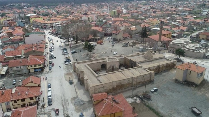 Sultandağı'nın Selçuklu Kent Meydanı tarihi filmlere hazırlanıyor