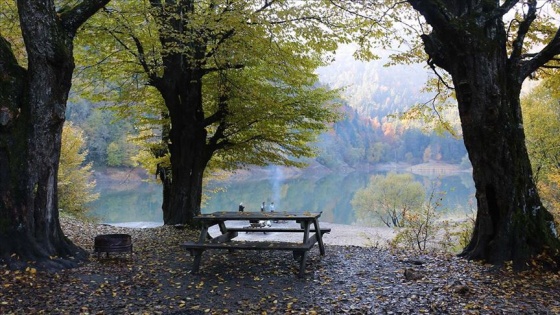 Sülüklügöl Tabiat Parkı'nda sonbaharın güzellikleri yaşanıyor