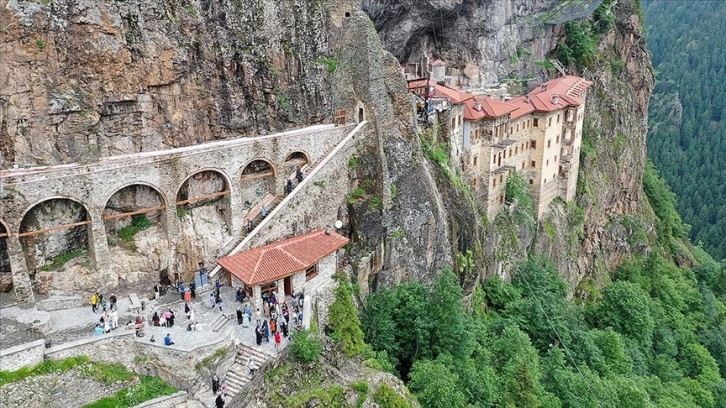 Sümela Manastırı dolu günlerine kavuştu