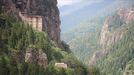 Sümela Manastırı kuş bakışı seyredilecek