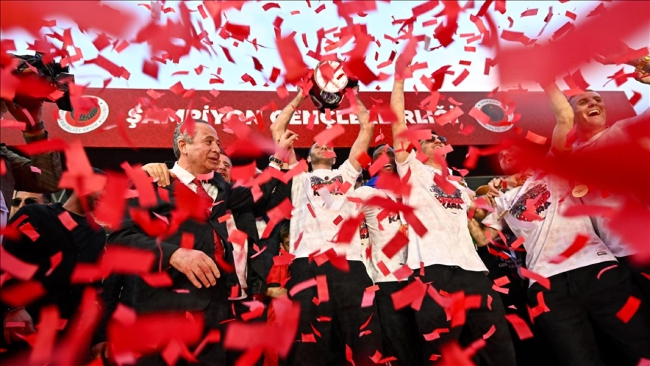 Süper Lig'e yükselen Gençlerbirliği kupasını aldı