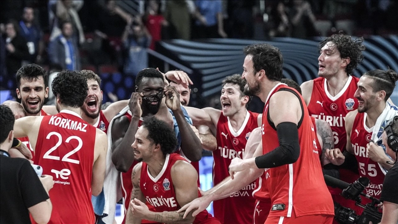 Süper Lig kulüpleri, A Milli Basketbol Takımı'nı kutladı