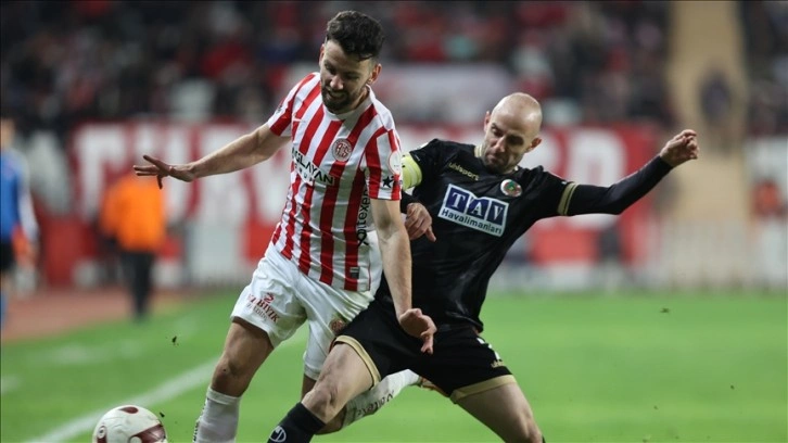 Süper Lig'de sezonun son haftasında Antalya derbisi heyecanı yaşanacak