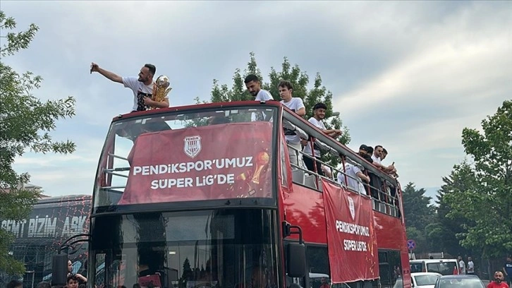 Süper Lig'e yükselen Pendikspor, bu başarısını Pendiklilerle kutladı