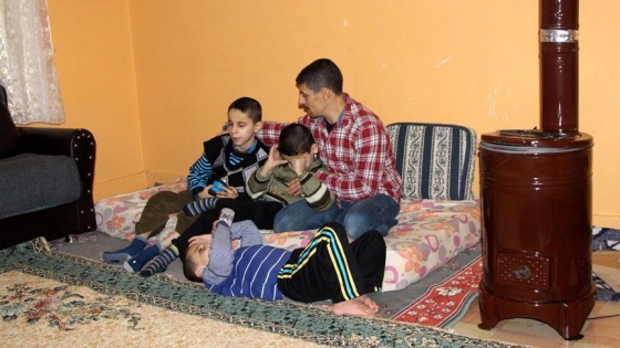 Suriyeli çift hayatlarını engelli üç çocuğuna adadı