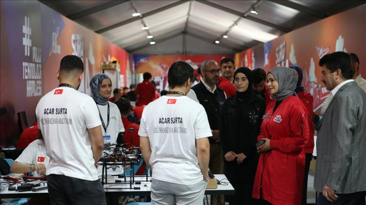 T3 Vakfı Başkanı Hıdır, Sakarya'da TEKNOFEST Sürü İHA Yarışması'nı ziyaret etti