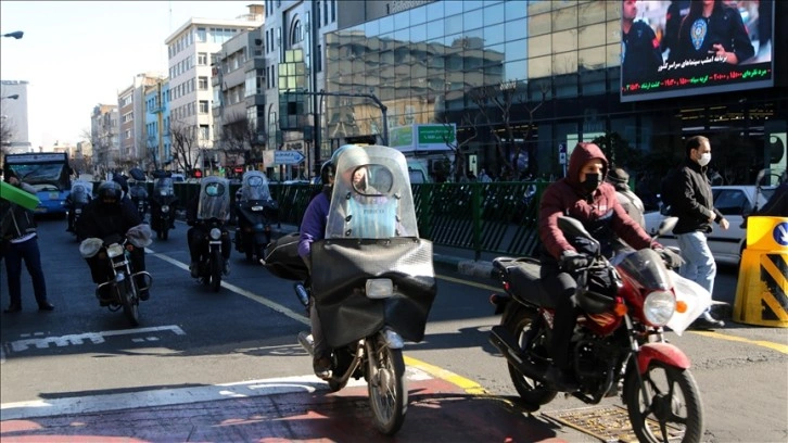 Tahran'da yaygınlaşan eski ve bakımsız motosikletler hava kirliliğine yol açıyor
