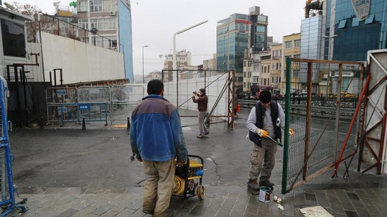 Taksim'e yapılacak caminin şantiyesi kuruluyor