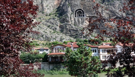 Tarih kokan otantik sokaklarıyla 'şehzadeler şehri' Amasya ziyaretçilerini bekliyor