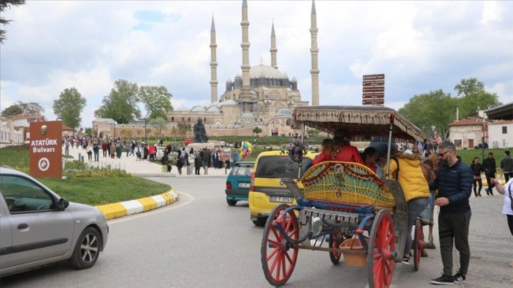 Tarih ve kültür kenti Edirne'de bayram yoğunluğu yaşanıyor