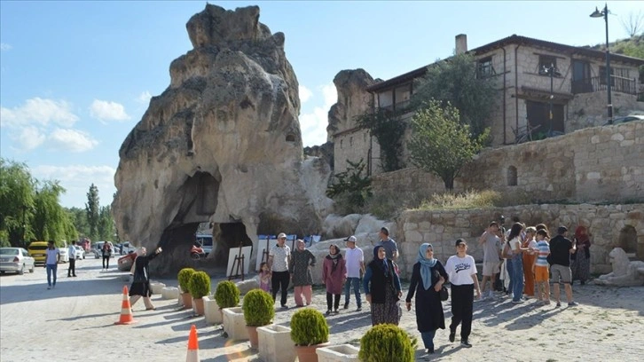 Tarihi Frig Vadisi'nde bayram hareketliliği yaşanıyor