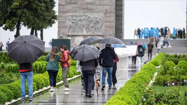 Tarihi Gelibolu Yarımadası, sağanak altında binlerce ziyaretçiyi ağırlıyor