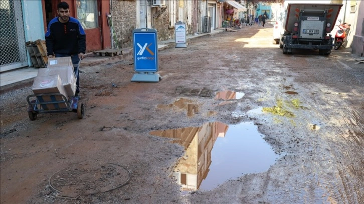 Tarihi Kemeraltı Çarşısı esnafı yağmurda yaşanan su baskınlarına çözüm istiyor