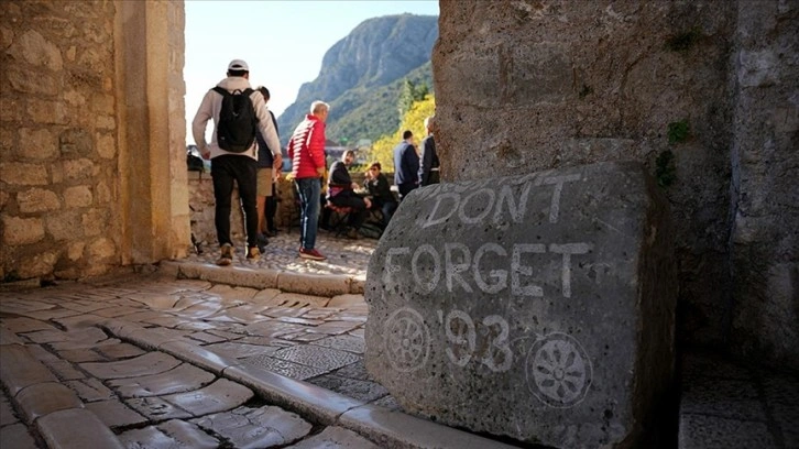 Tarihi Mostar Köprüsü'nün yıkılışının 30. yılında anma töreni düzenlendi