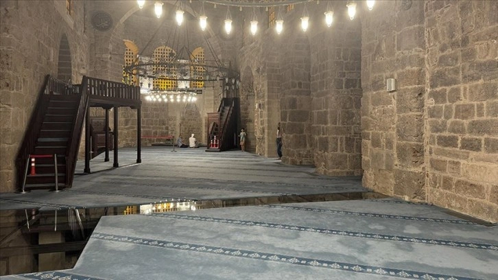 Tarihi Şehzade Korkut Camisi'nin halıları Demirci'de dokundu