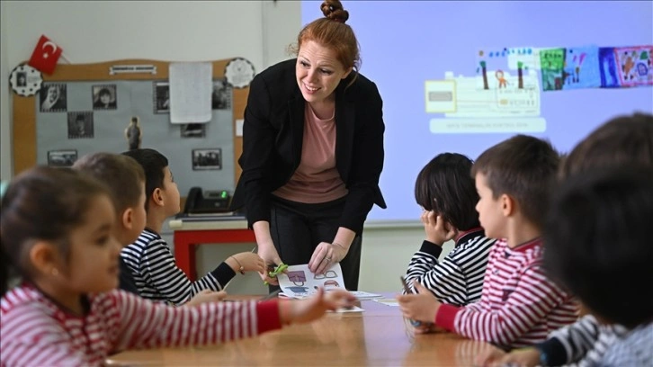 Tatil için geldiği Türkiye'ye hayran kalan ABD'li öğretmen 5 çocuğuyla Edirne'ye taşı