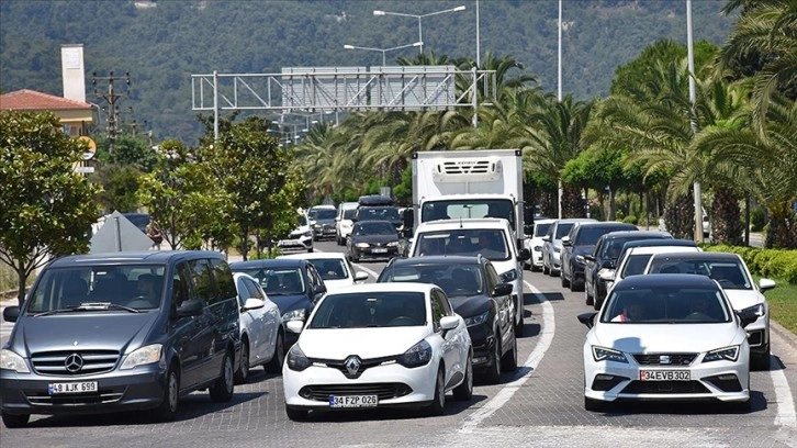 Tatilcilerin dönüş yolculuğu başladı