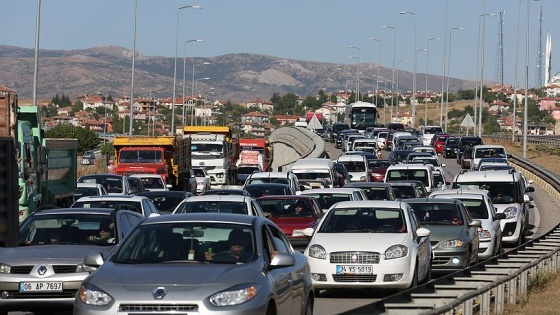 Tatilcilerin evlerine dönüş yolculuğu sürüyor