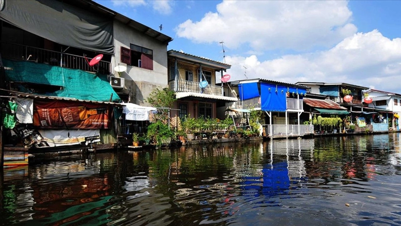 Tayland Başbakanı Charnvirakul, sel vuran Songkhla eyaletinde olağanüstü hal ilan etti