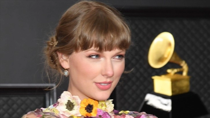 Taylor Swift'in jetini internetten takip ederek sosyal medyadan paylaşan kişiye uyarı