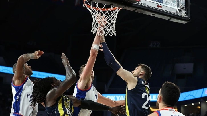 TBF, Anadolu Efes-Fenerbahçe Beko maçının hakemlerini dinlendirme kararı aldı