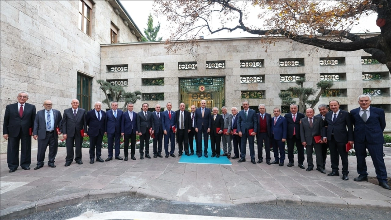 TBMM BaÅŸkanı KurtulmuÅŸ, DoÄŸu ve GüneydoÄŸu Anadolu'daki illerin eski milletvekillerini kabul ett