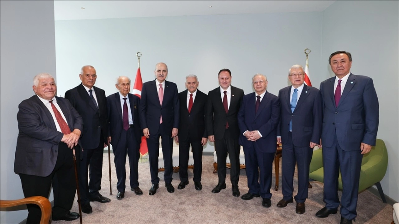 TBMM Başkanı Kurtulmuş, Lefkoşa'da TDT Aksakallar Konseyi üyeleriyle görüştü