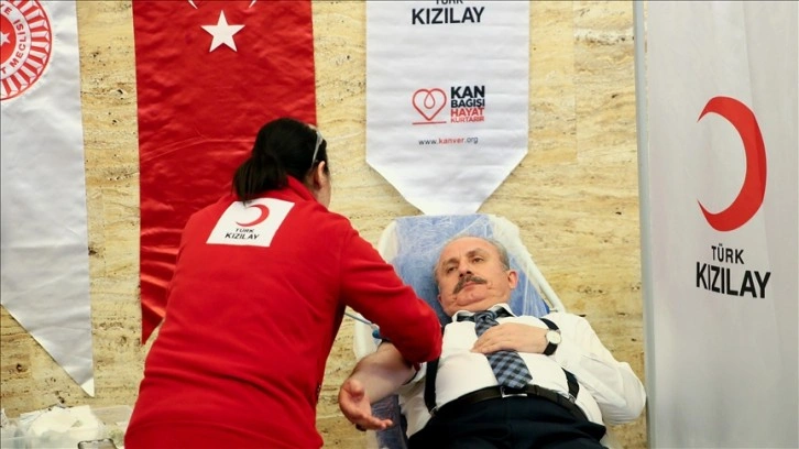 TBMM Başkanı Şentop deprem bölgesi için Meclis'te kan bağışında bulundu