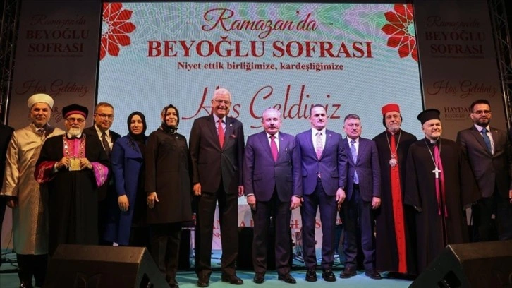 TBMM Başkanı Şentop, İstanbul'da dini cemaat liderleriyle iftar sofrasında buluştu