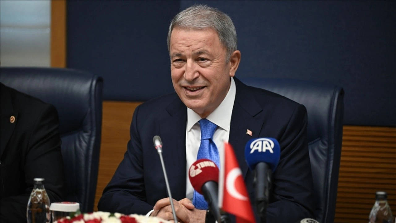 TBMM Milli Savunma Komisyonu Başkanı Akar, KKTC Cumhuriyet Meclisi heyetiyle görüştü