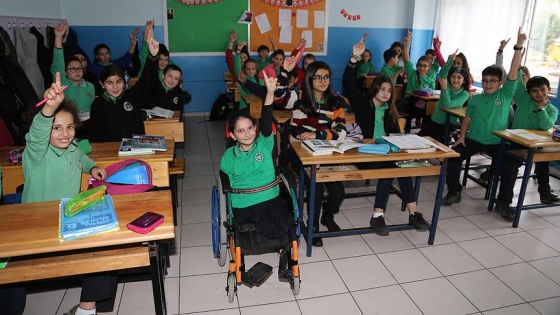 Tek koluyla hayata tutunan Yaren azmiyle takdir topluyor