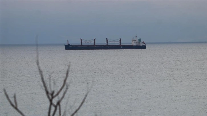 Tekirdağ açıklarında karaya oturan yük gemisi kurtarıldı