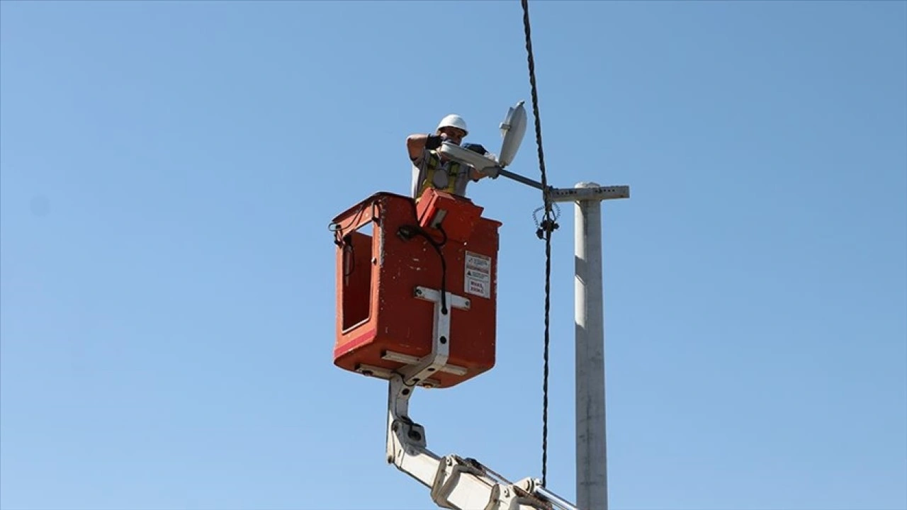Tekirdağ'da "enerji timleri" yüksek sıcaklıklarda kesintisiz elektrik sağlıyor