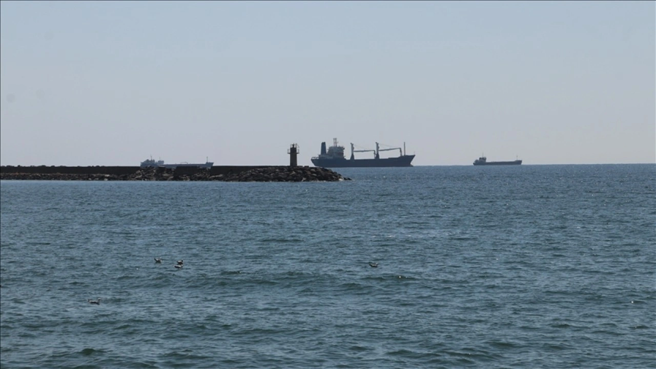 Tekirdağ'da poyraz 2 gündür deniz ulaşımını olumsuz etkiliyor