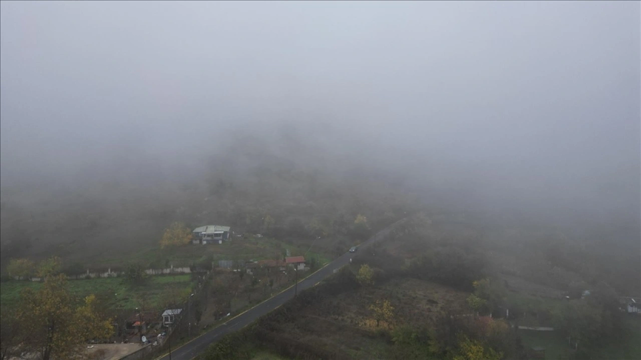 Tekirdağ'da yüksek kesimlerde sis etkili oldu