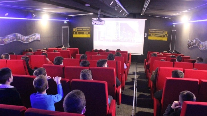 Tekirdağ'da 1600 çocuk 'gezen sinema tırı'nda film izledi