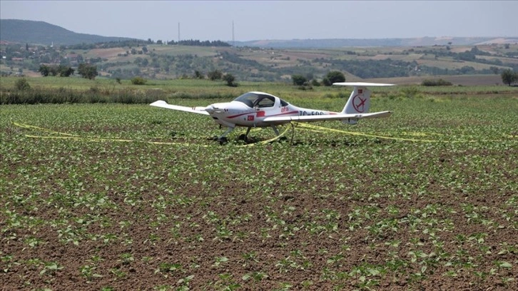 Tekirdağ'da eğitim uçağı tarlaya zorunlu iniş yaptı