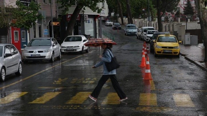 Tekirdağ'da gök gürültülü sağanak etkili oldu